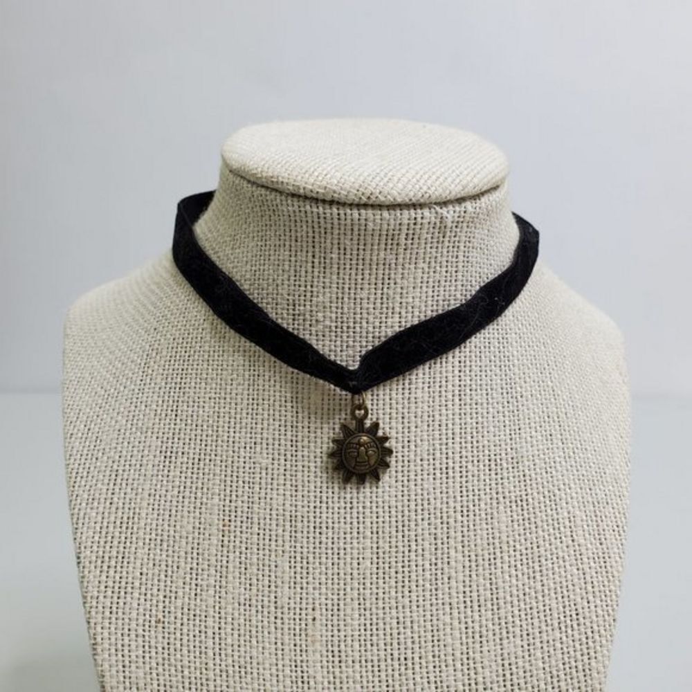 Sun Choker Necklace Black Velvet Charm Gold Tone B‎